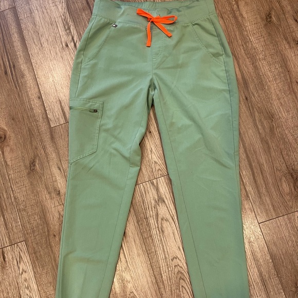 Figs Scrubs Jade Zamora Joggers - Picture 2 of 3